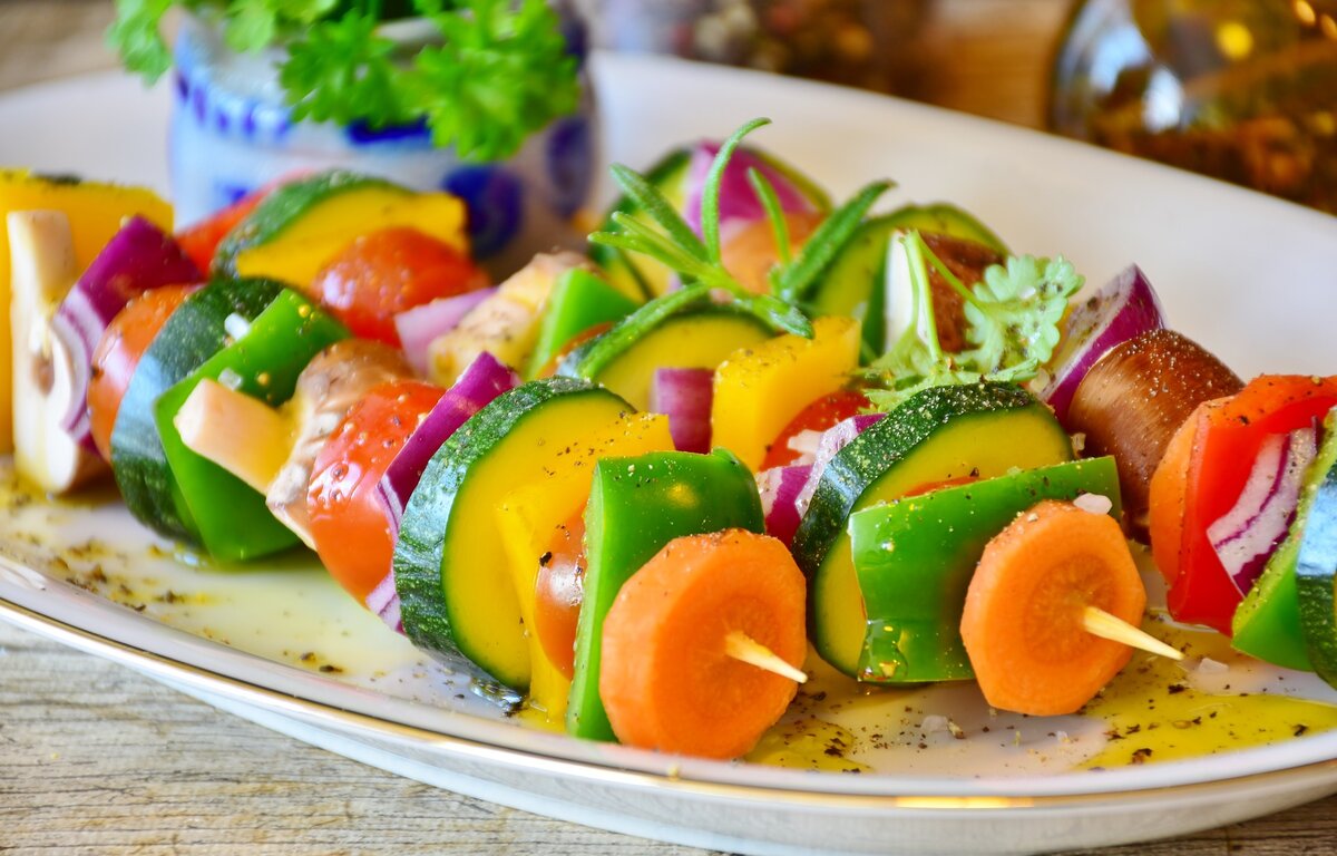 Вкусный овощной шашлык. Фото с сайта pixabay.com