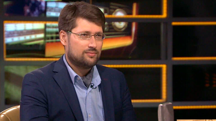 ДИРЕКТОР ИНСТИТУТА НОВОГО ОБЩЕСТВА ВАСИЛИЙ КОЛТАШОВ. ФОТО: ТЕЛЕКАНАЛ ЦАРЬГРАД 