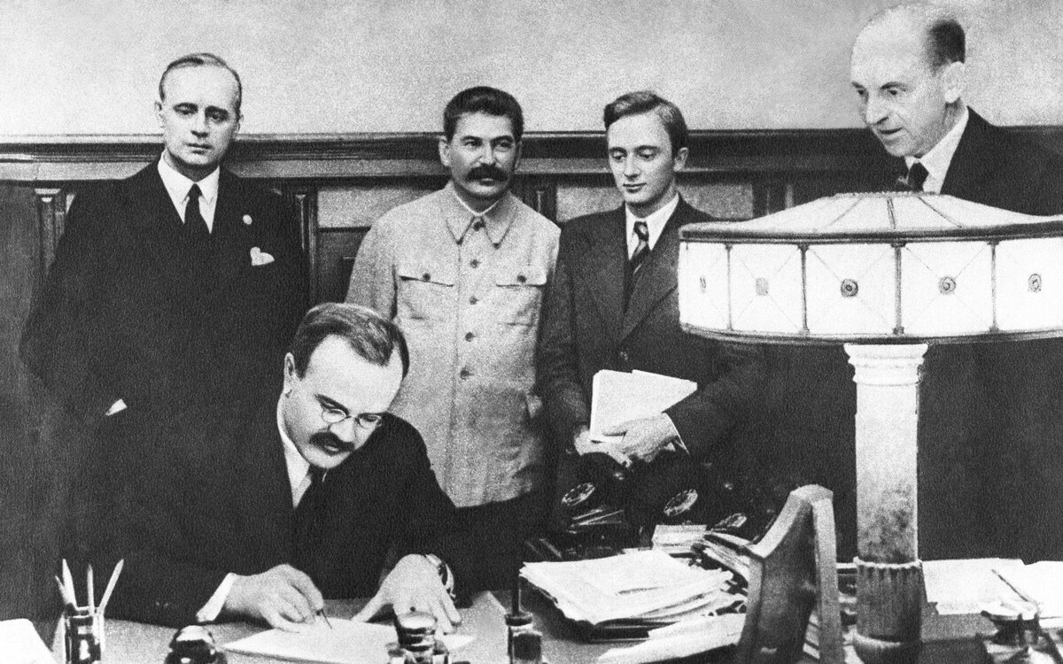 Подписание пакта Молотова-Риббентропа, 1939 год.