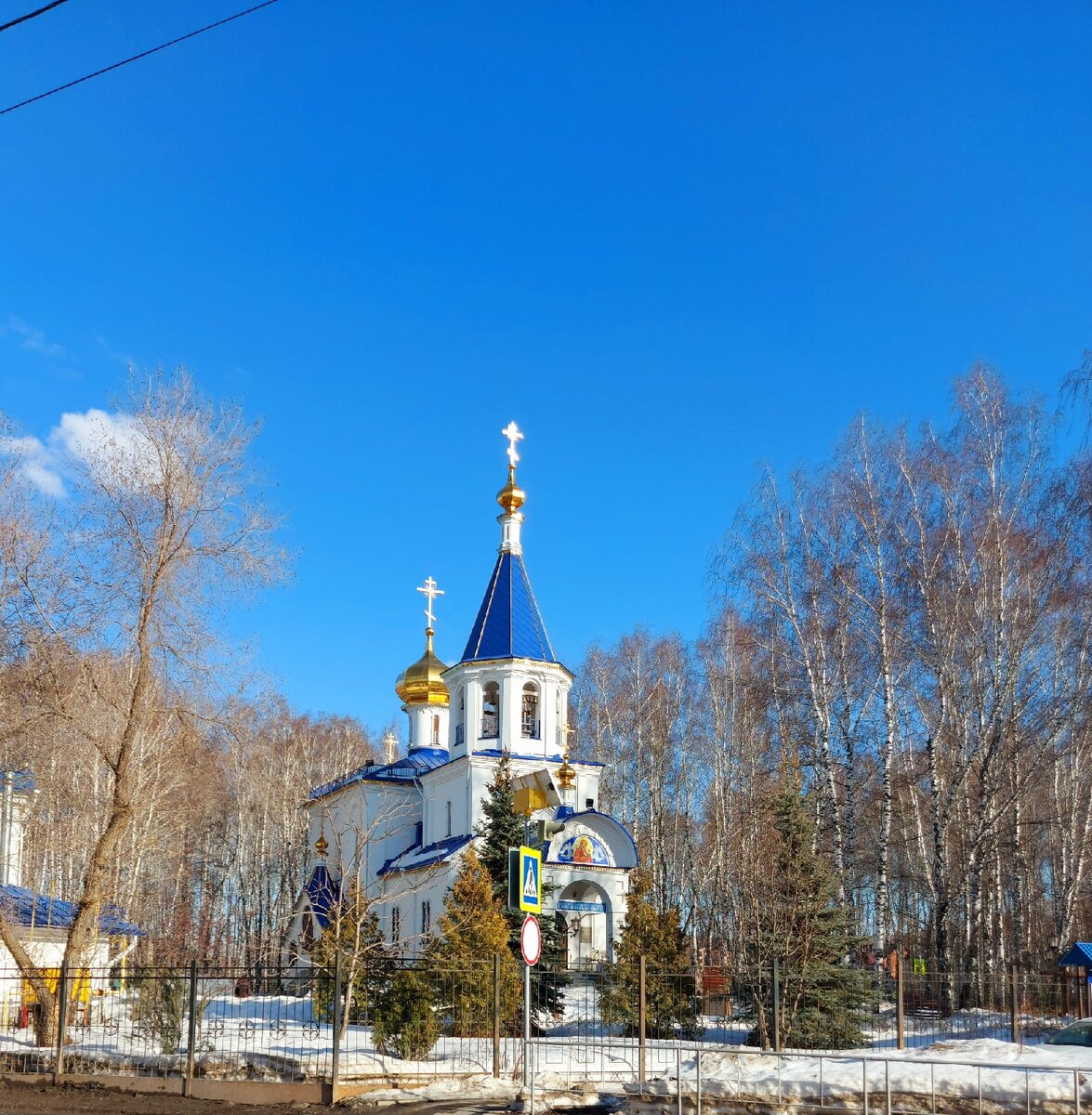 Какие храмы праздники. Праздник в храме. Тихие горы Церковь праздник.