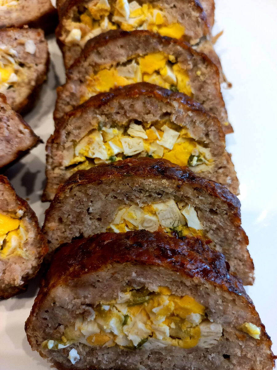 Мясной рулет с начинкой