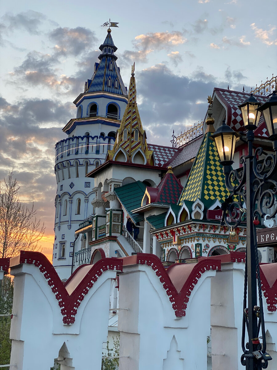 Это уникальнейший центр культуры и развлечений, !который был создан на базе Вернисажа в Измайлово. Здесь масса музеев и развлечений. С 18 июня здесь будет  проходить кулинарный фестиваль! А более подробно можно ознакомиться по ссылке ⬇️