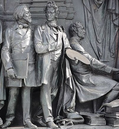 Михаил Иванович Глинка (крайний слева) на памятнике Тысячелетию Государства Российского в Новгороде (изображение из открытых источников)