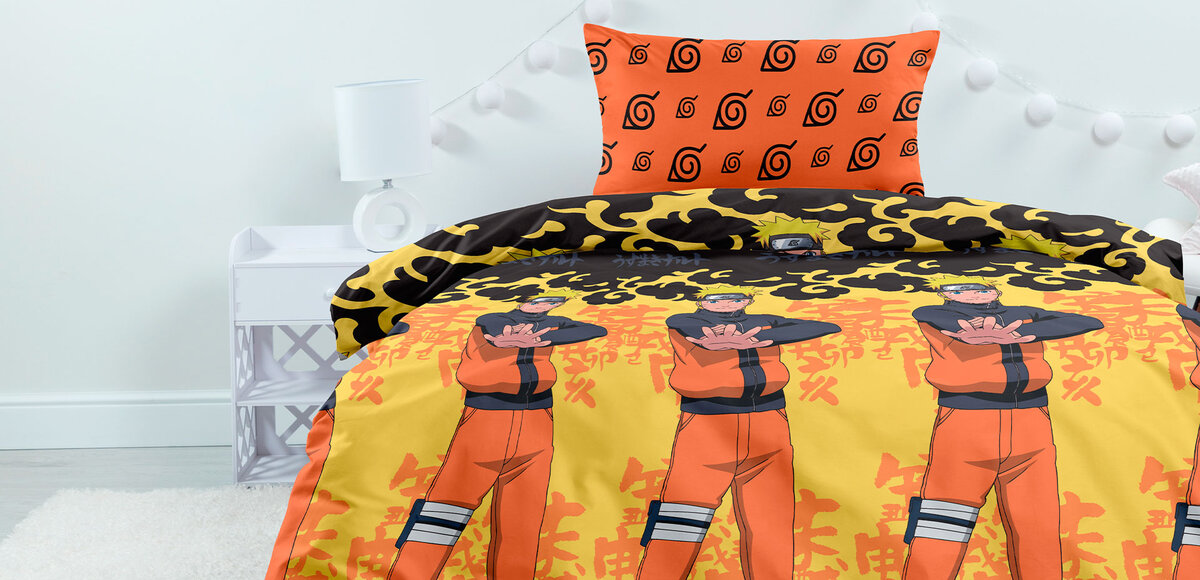 На фото комплект постельного белья Naruto, Наруто