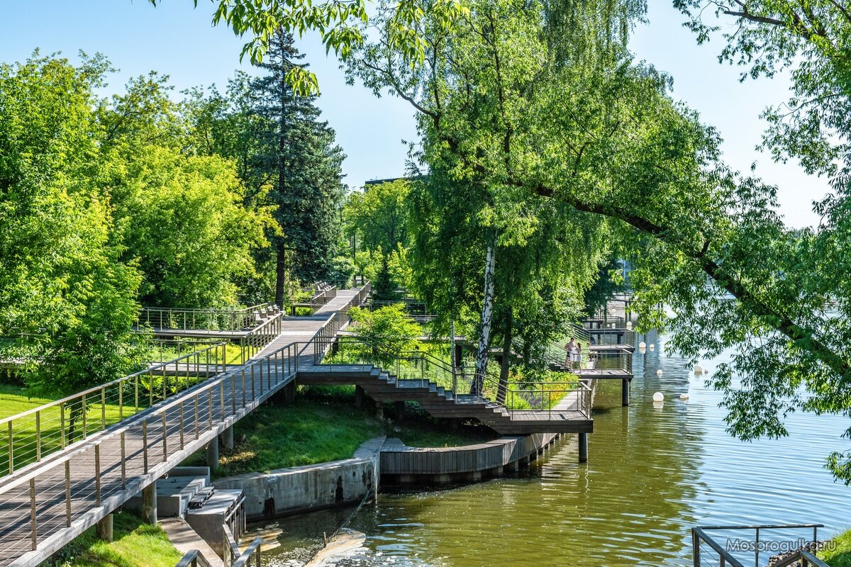 Вид на экспозицию экосистем со стороны