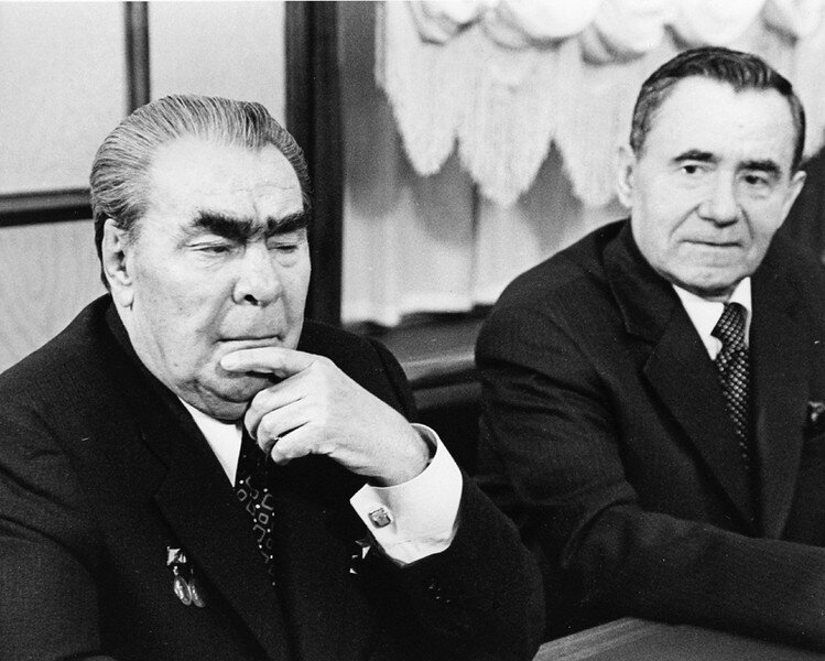Брежнев л и 1953. Громыко и Брежнев. Киссинджер Громыко Брежнев.