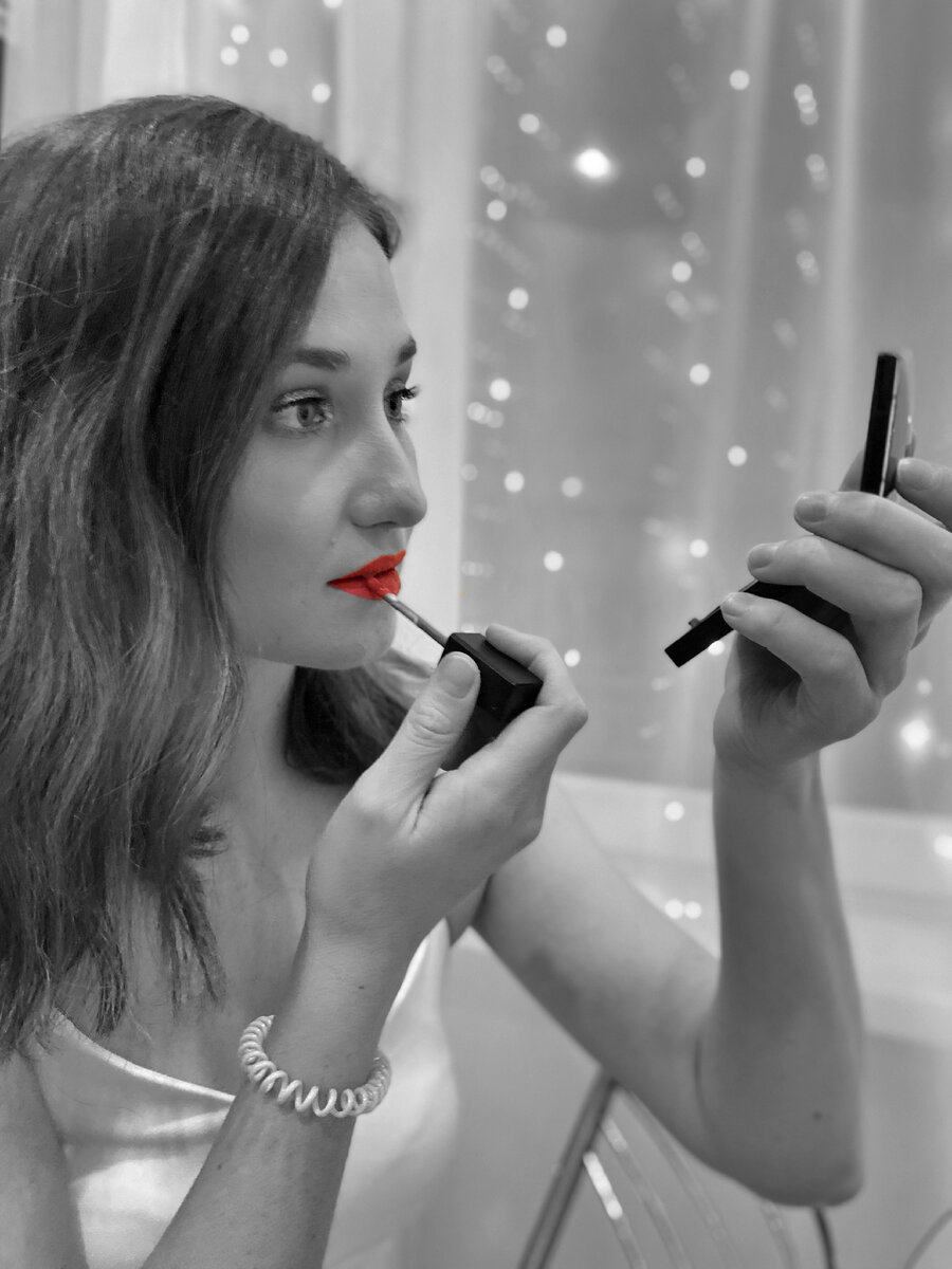 Красная помада идет всем - это мое глубокое убеждение, но нужно подобрать свой оттенок.