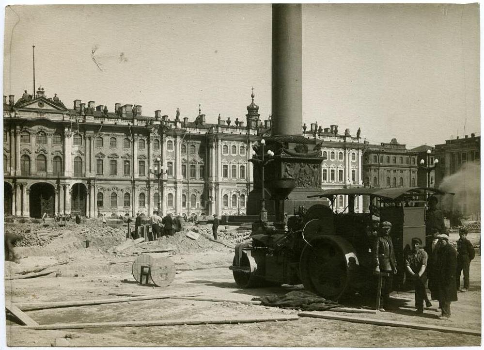 Дворцовая площадь в Санкт-Петербурге 1927. Дворцовая площадь в Санкт-Петербурге до революции. Площадь Урицкого Дворцовая площадь. Площадь Урицкого - Дворцовой в Санкт-Петербурге.