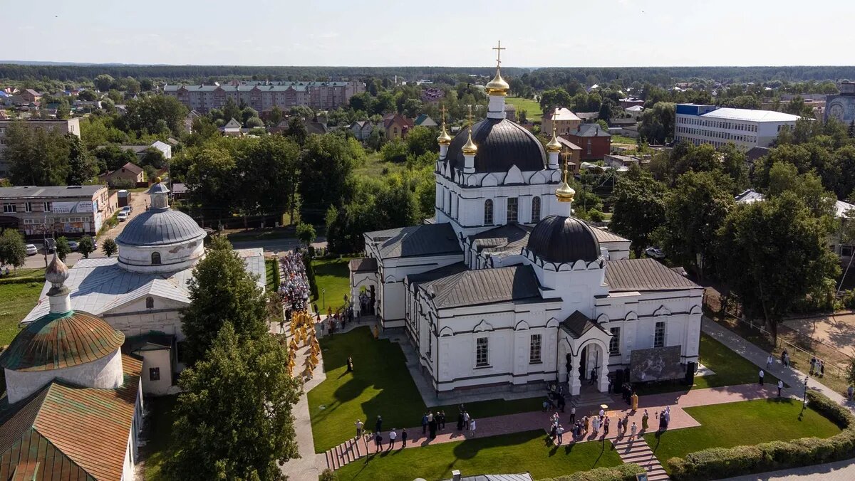 Что можно и что нельзя делать в Покровскую родительскую субботу 8 октября  2022 года: традиции, что брать в церковь и на кладбище, как подать |  Драга.Лайф | Дзен