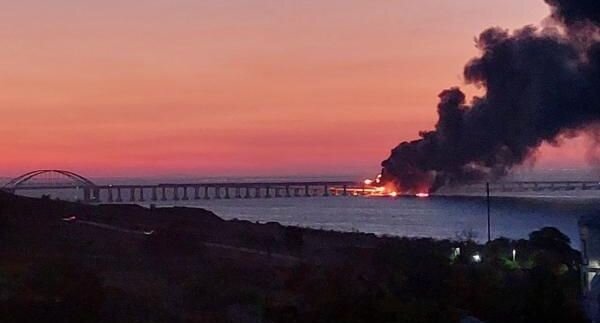     Пожар на Крымском мосту. Источник фото: РИА «Новости»