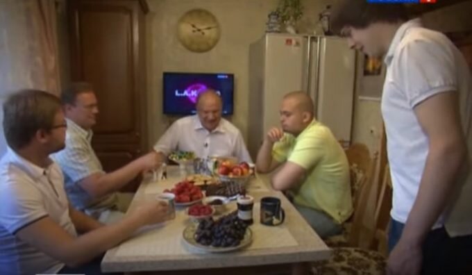 Геннадий Зюганов с семьёй