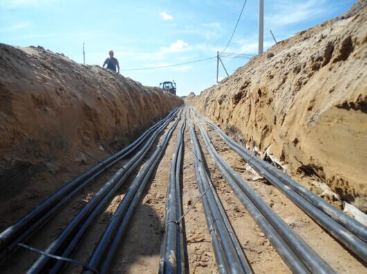    Строительство подземной линии электропередачи //Фото с сайта mkuralsteel-omsk.ru