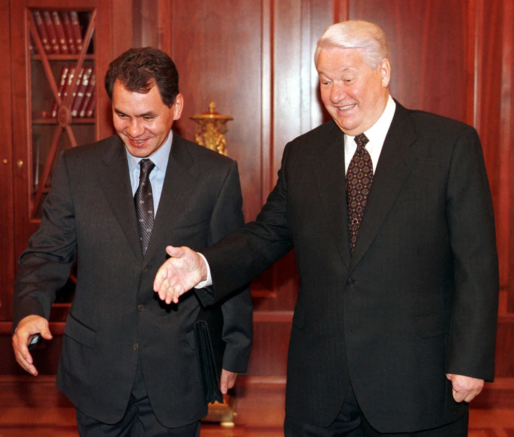 Послезнание нам говорит, что события 19-21 августа 1991 года были первой оранжевой революцией на территории СССР с помощью которой буржуазно-националистические силы, ориентированные на Запад...-3