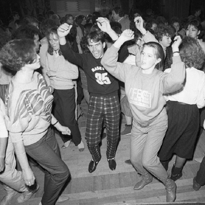 Дискотека 90х. Фото из инета. 