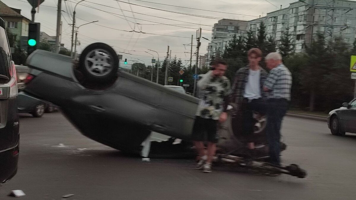     ДТП произошло утром 30 августа на повороте с проспекта Свободный на улицу Лесопарковая.