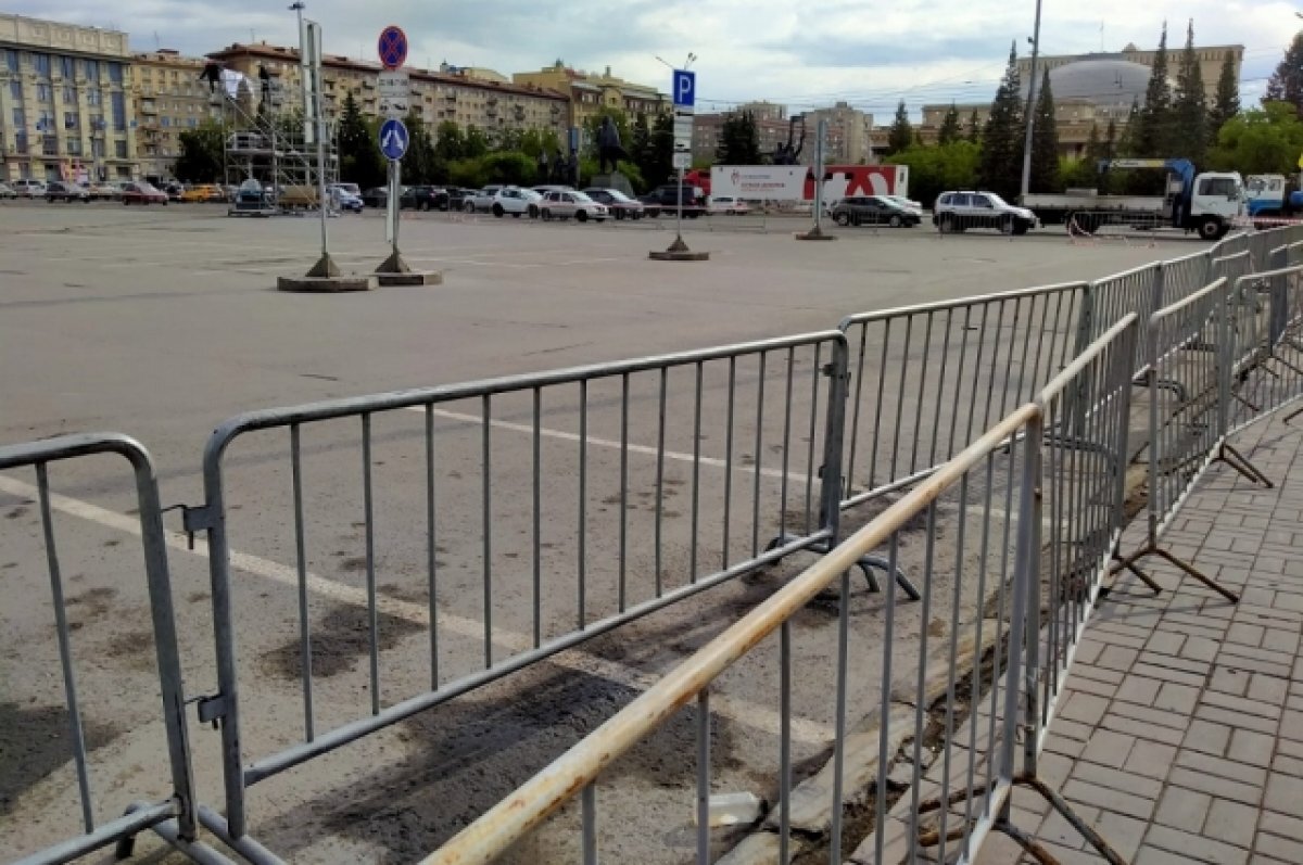    В Новосибирске выставили ограждения на площади Ленина 5 сентября