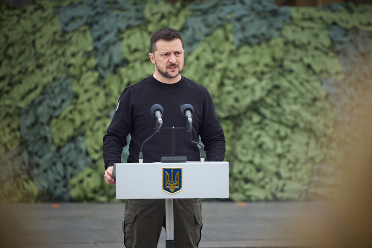    Владимир Зеленский признал, что РФ останавливает контрнаступление Украины