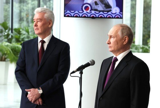   Президент России Владимир Путин и мэр Москвы Сергей Собянин участвуют в режиме видеоконференции в открытии четвертого Московского центрального диаметра (МЦД-4)