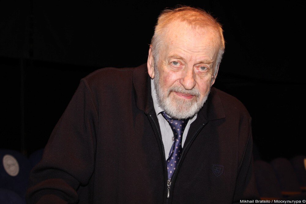 02. Режиссёр Сергей Десницкий 
