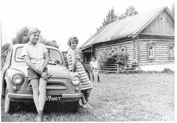  Я и моя мама. Примерно 1966 год. Деревня Макарово Тульской области