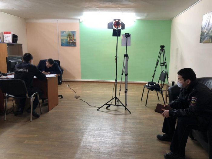 фото Виталия Обедина, узнавать, кто срывал плакаты, никто не спешит