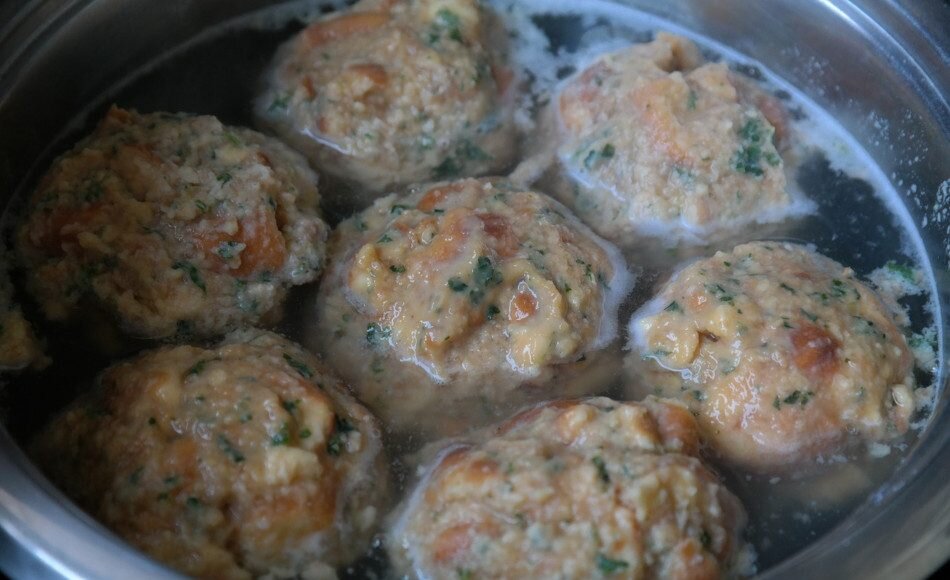 Лидер повстанцев Дэн угощал губернатора едой и вином. (Image: via pixabay / CC0 1.0)