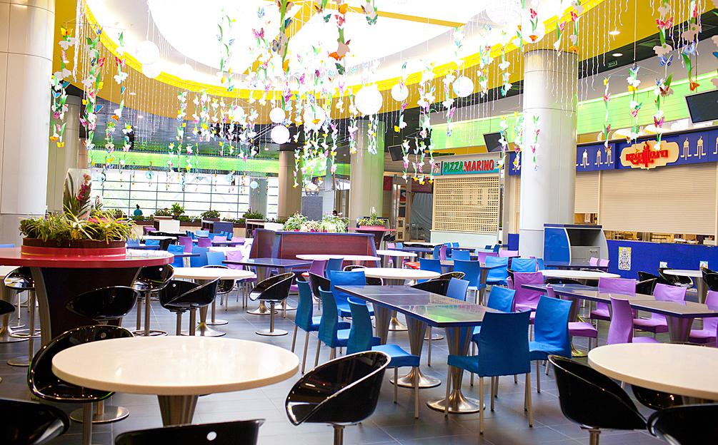 Тц радуга парк екатеринбург фудкорт. Фудкорт фото. Трк лето фудкорт спб. Фудкорт ранхигс. Фудкорт в питере.