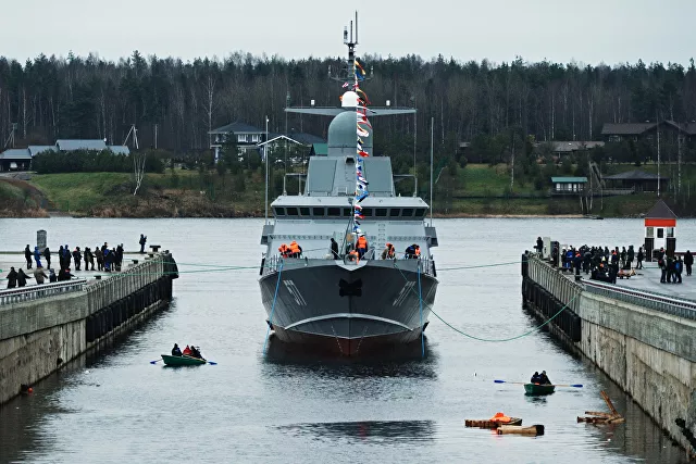 Спуск на воду первого серийного малого ракетного корабля "Тайфун" проекта 22800