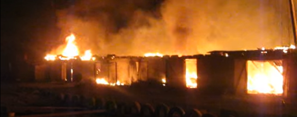 Земетчино. Пожар. Горят 11 гаражей.