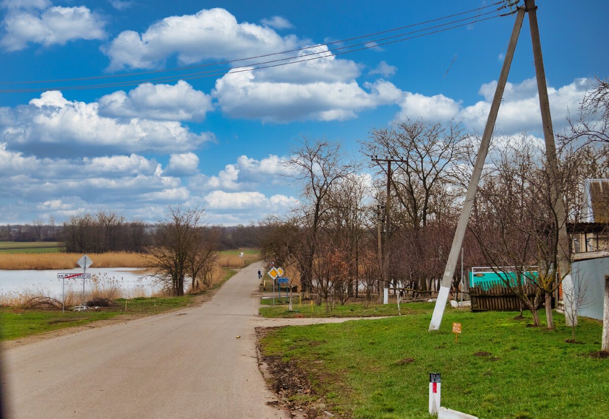 Центр сельского поселка