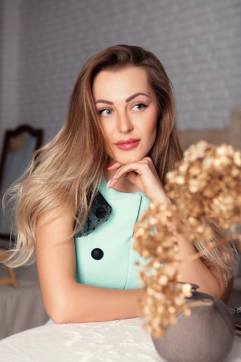 Красавица Мила в фотостудии.
