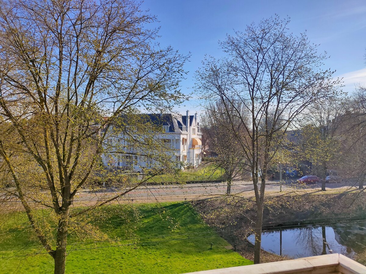 Вид с уличного балкона