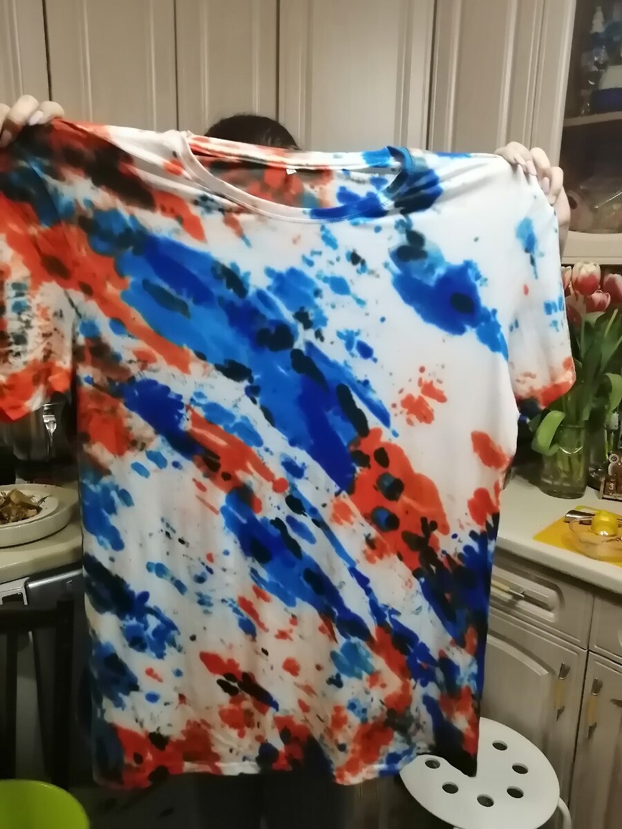 Фото автора. Для получения такого рисунка футболку сворачивали гармошкой. 