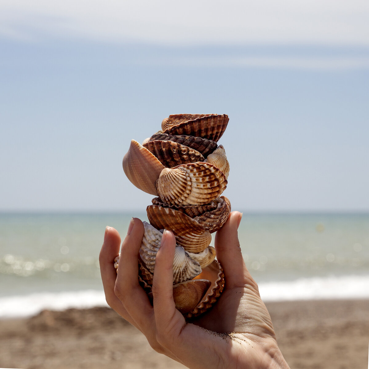 Лето, скорее всего, все-таки будет, так что выбираем защиту от ультрафиолета.