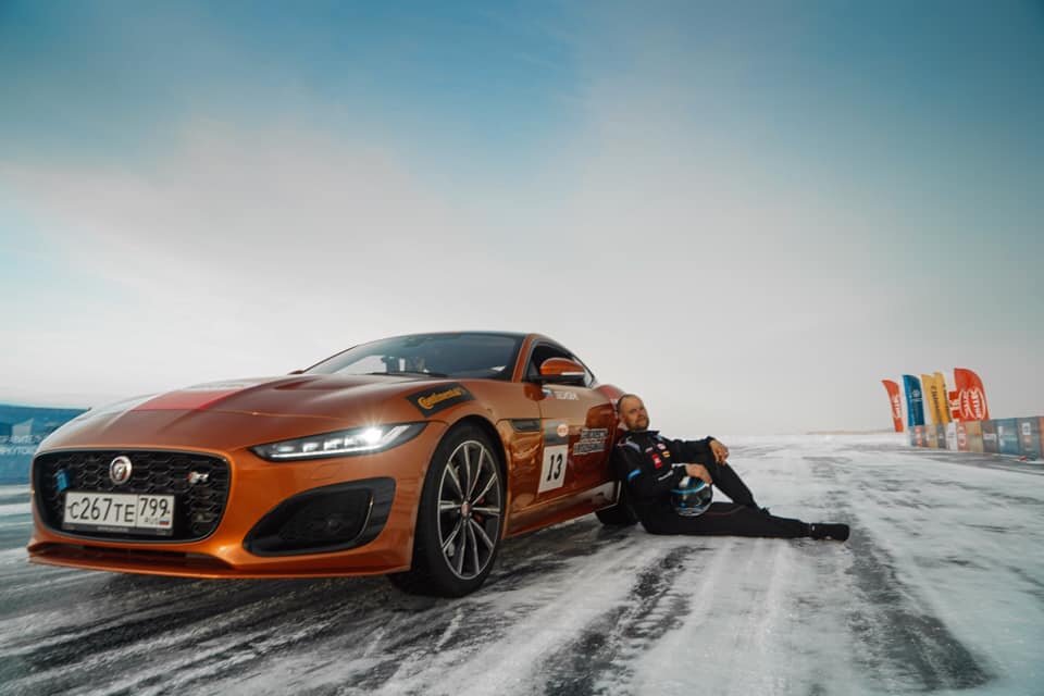 На Jaguar F-type R Максим Леонов на тренировке показал 303 км/ч.