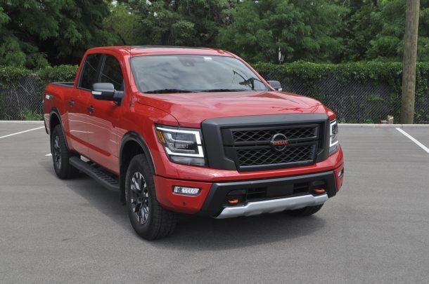 На первый взгляд, обновленный Nissan Titan 2020 года - отличный грузовик. 5,6-литровый V8 обладает достаточной мощностью для езды по городу - и, предположительно, для буксировки и буксировки, хотя у меня не было возможности сделать то же самое за время, проведенное за рулем, - а совершенно новый девяти ступенчатый автомат помогает поднять стареющий Титан. в соответствии с современным миром грузовиков.