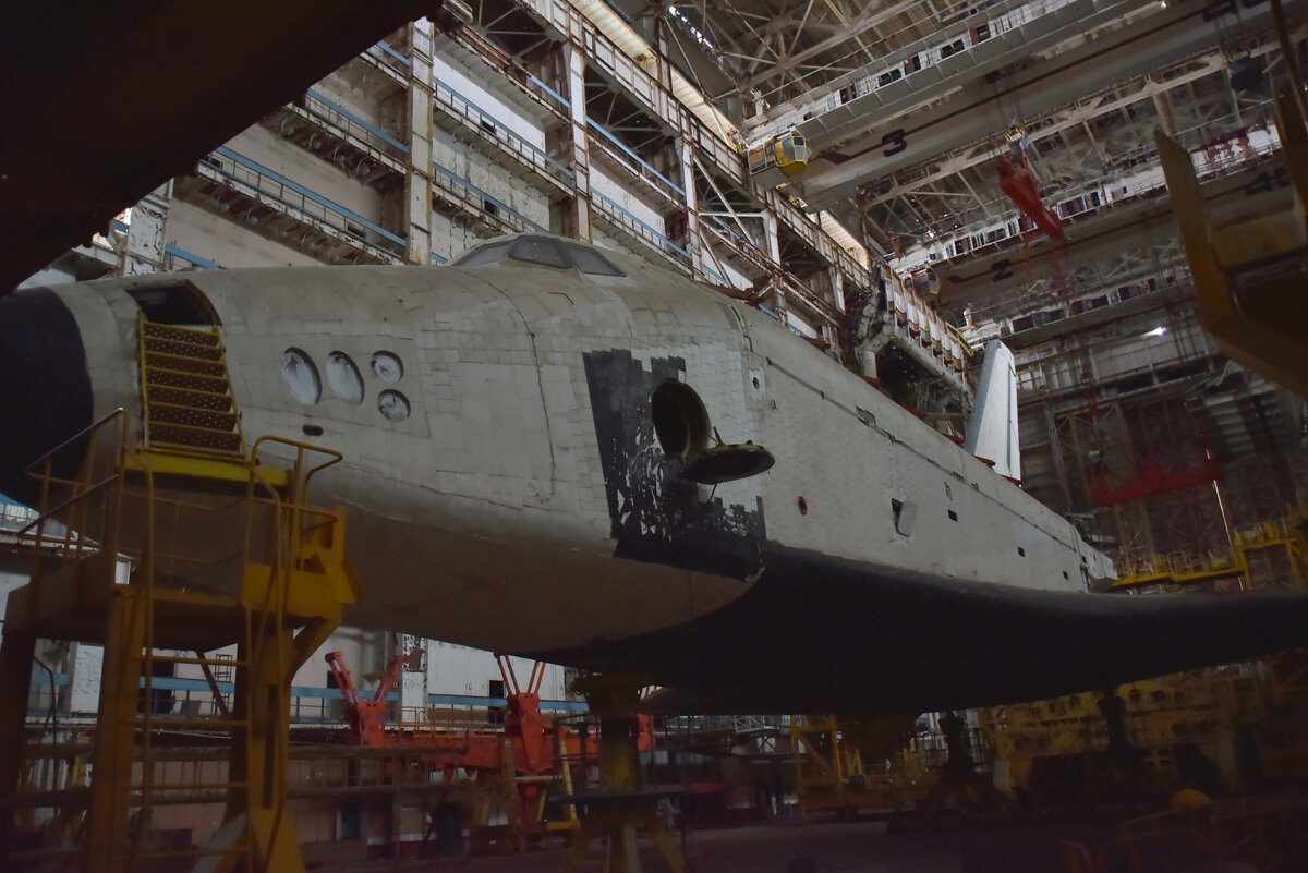 Макет ОК-МТ как будто парит в воздухе. А это именно макет!