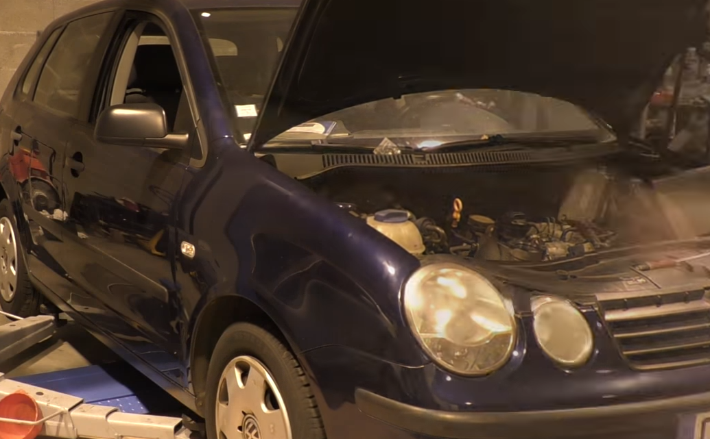 Автомобиль на сервисе.