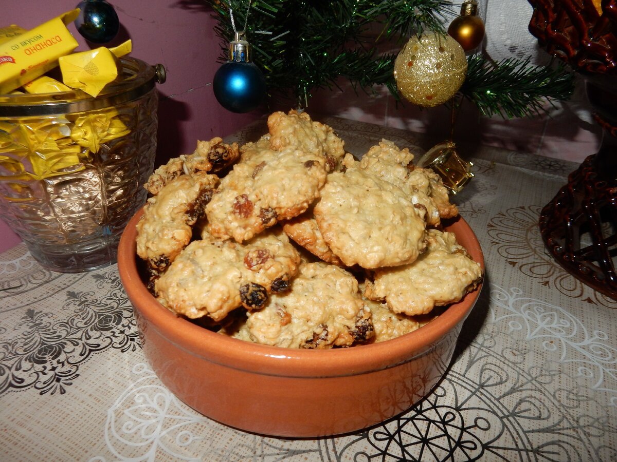 Овсяное печенье с семечками и изюмом