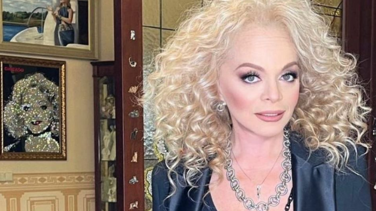Певица Лариса Долина похвасталась стройной фигурой 
