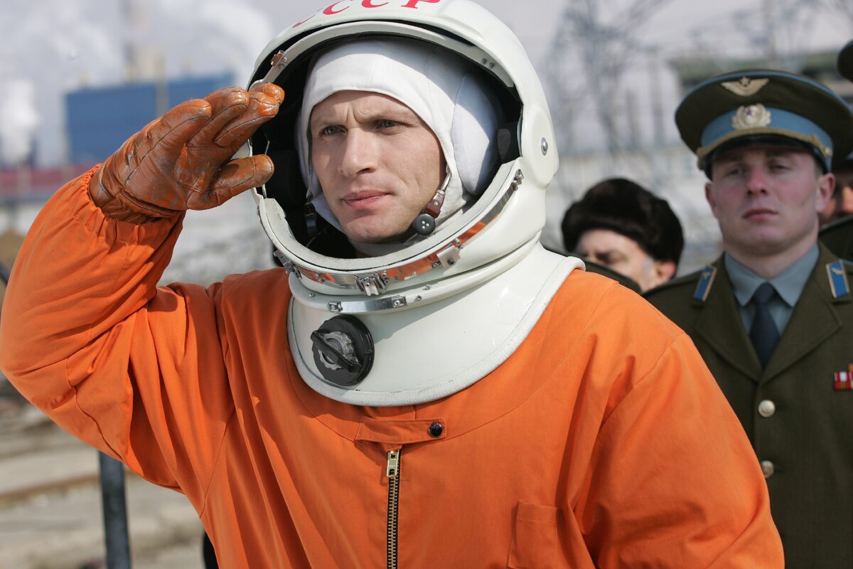 Гагарин первый в космосе 6