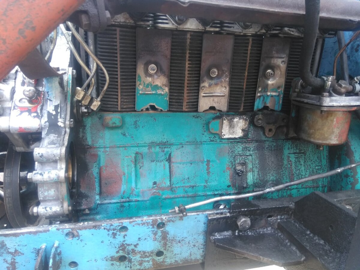 Наш двигатель. Сняли ТНВД на регулировку. Обратите внимание- чистый и нет подтёков. 