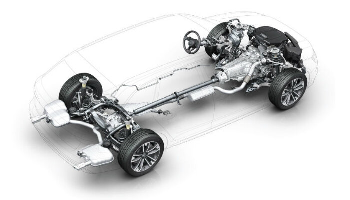 ПРОДОЛЬНО УСТАНОВЛЕННЫЙ
Panhard Dyna X Жан-Альбера Грегуара в 1946 году имел двигатель, который был установлен продольно перед передними колесами  и передача. Что касается дифференциала, то он располагался в задней части агрегата. Недостатком такой конструкции является плохое распределение веса. Тем не менее, Панхард позаботился о том, чтобы его плоский двойной двигатель с воздушным охлаждением был чрезвычайно легким и устанавливался полностью вниз с низким центром тяжести. То же самое касается Citroën 2CV, Lancia Fulvia и Flavia, немецкого Ford Taunus 12M, первого и второго поколений Toyota Tercel и автомобилей FWD Subaru и Audi.Начиная с 1966 года, такие автомобили, как Buick Riviera, Cadillac Eldorado, Oldsmobile Toronado, Saab 900 и Saab 99 начали иметь “бок о бок” дизайн трансмиссии и двигателя. У них также была мощная цепь для передачи энергии между двумя частями. Тем временем их приводной вал прошел ниже картера двигателя.В настоящее время Audi является самым популярным пользователем этой системы с 1950-х годов. Эта система специально применяется к большим моделям, таким как А4. Платформа MLB компании Audi попыталась решить проблемы, связанные с неправильным распределением веса. Решение состояло в том, чтобы иметь сцепление позади дифференциала, чтобы переместить линию оси вперед, чтобы скоординировать ее с задней частью блока цилиндров.