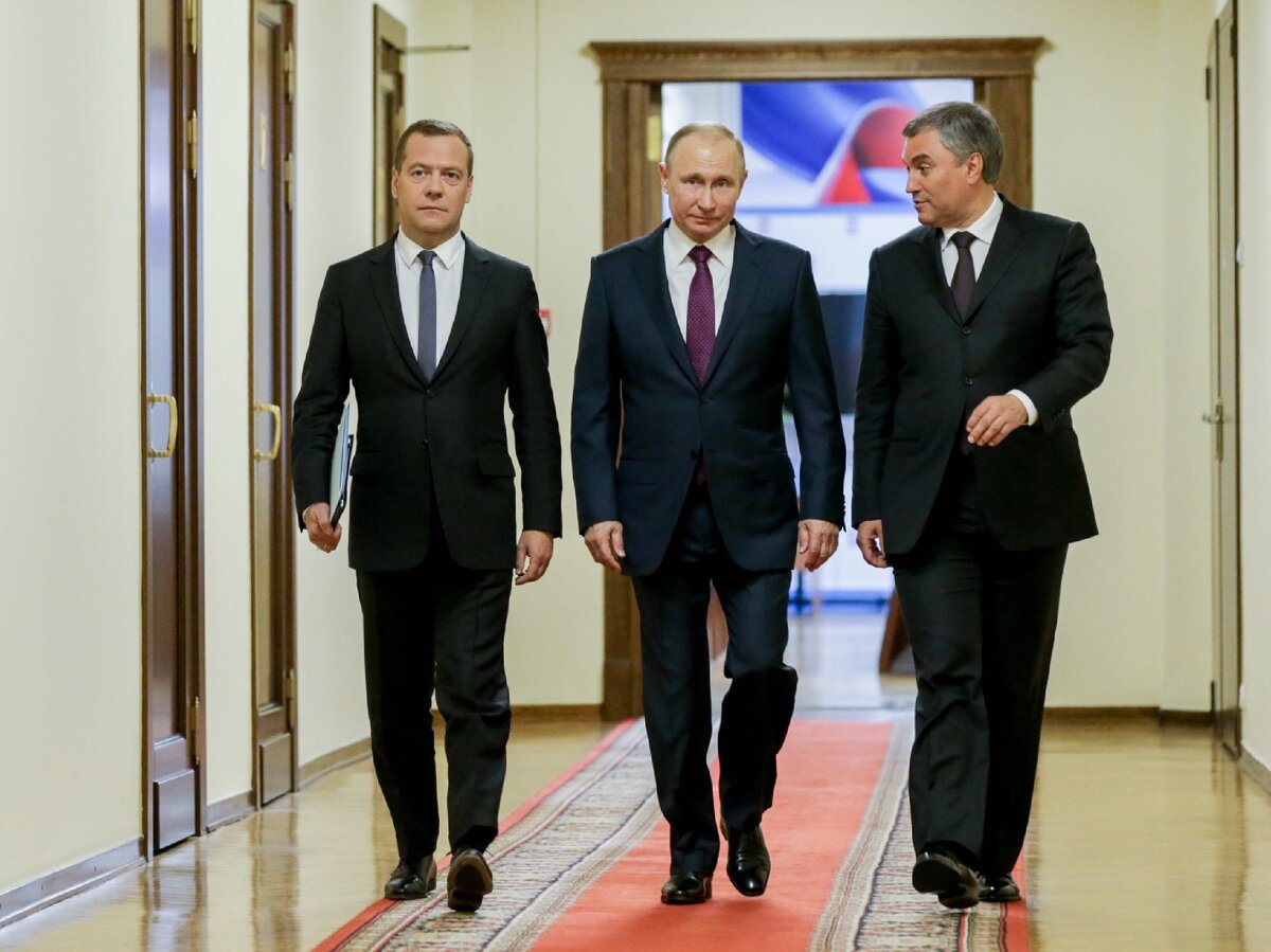 Дмитрий Медведев, Владимир Путин и Вячеслав Володин (Фото: wikimedia / CC BY 4.0)