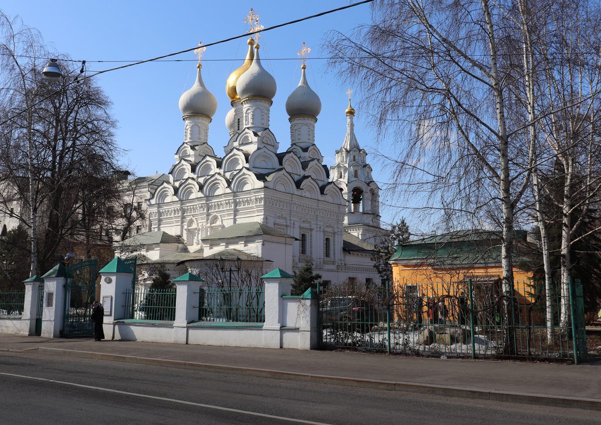 Храмы у метро третьяковская