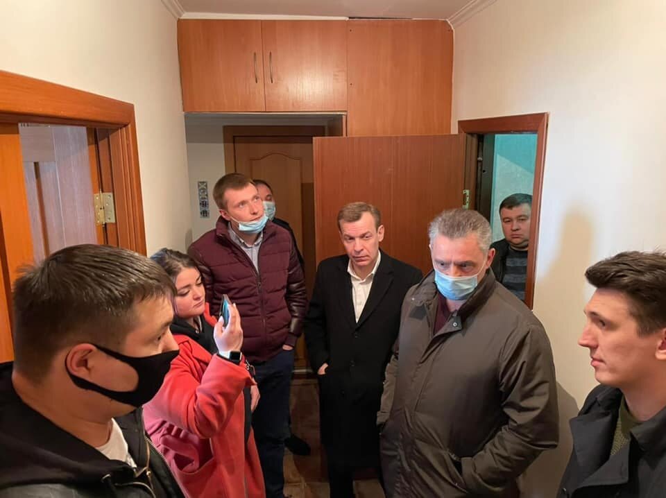 Простой ремонт приходится делать при личном контроле активистов
