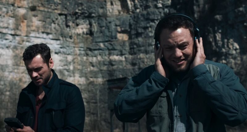 Кадр из фильма "Хребет дьявола" (2021)