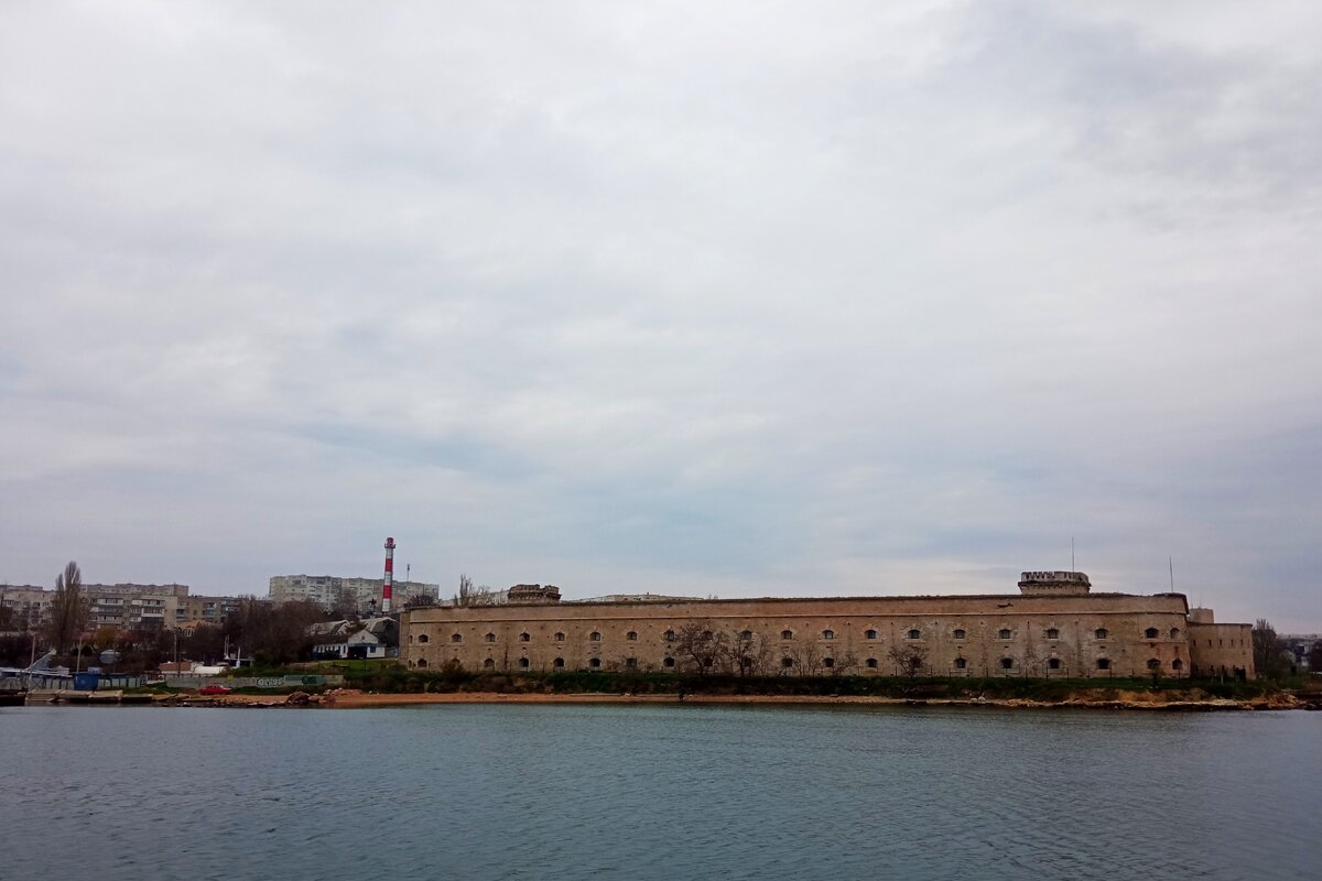 Вид на Константиновский равелин.