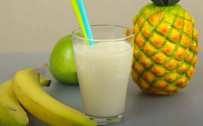 Как быстро приготовить в блендере вкусный Ананасовый коктейль смузи  с мороженым из ананаса, банана, сока ананаса, мороженного и имбиря
рецепт от кухня Наизнанку ..Напитки Смузи Кухня Наизнанку Мороженое