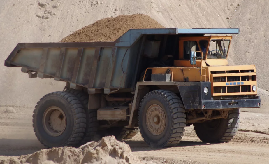 Фото с Яндекса. БелАЗ-548